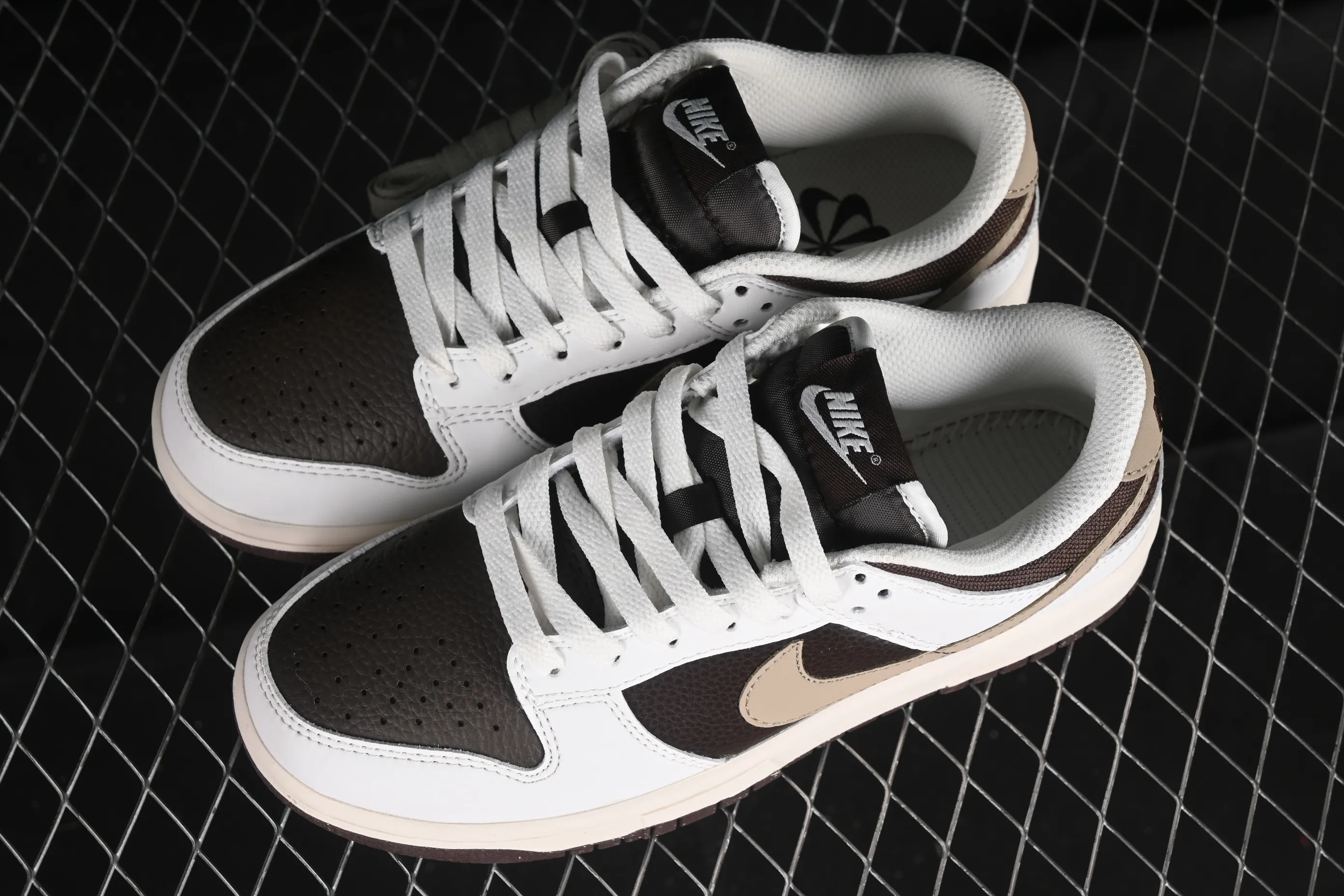 All categories Nk SB Dunk series Nk SB Dunk Low low-top sneakers Nk Dunk Low "Baroque Brown" reverse mocha SB low-top casual sneakers HF4292-100